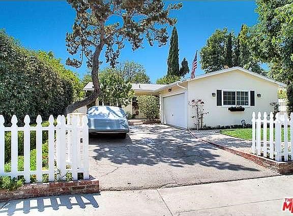 5th image of 6935 Gloria Ave