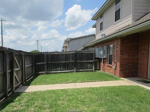 3rd image of 3863 Oldenburg Ln #3863