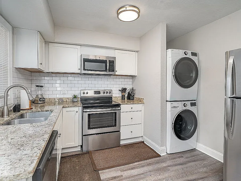 2 bed, 838 sqft, $1,399 — Photo 2
