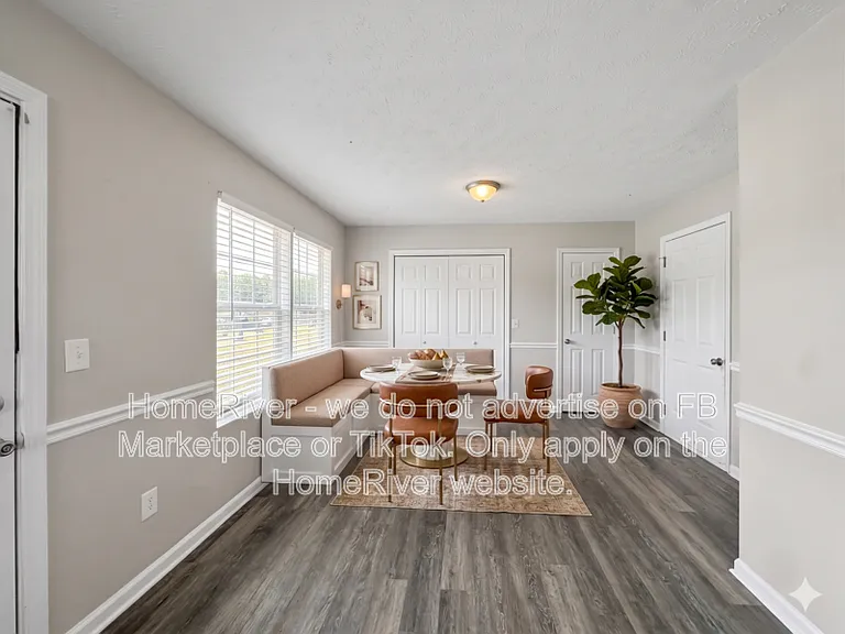 178 Marsh Glen Dr — Photo 3