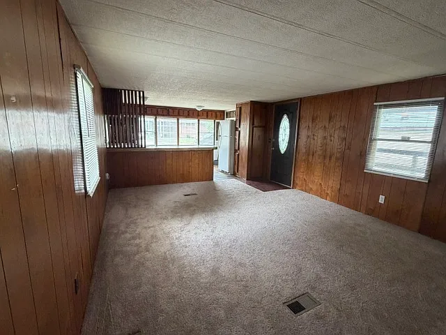 1962 Seymore Ave — Photo 5