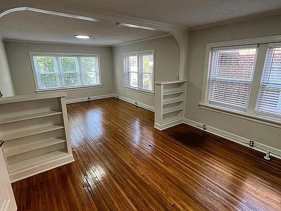 4th image of 712 W 38th St #2S