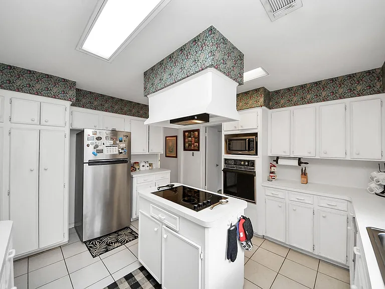17 Winged Foot Dr — Photo 31