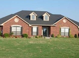 1901 Twin Spires Trl, Guthrie, OK 73044