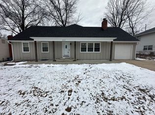 8804 Newton Dr, Overland Park, KS 66212