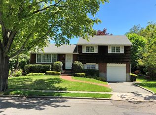 6 Richard Ln, Syosset, NY 11791