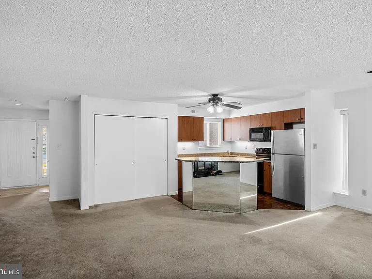 835 Chanticleer — Photo 13