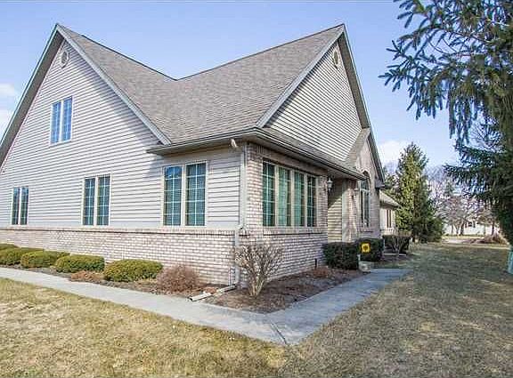 3rd image of 104 Saint Martin Dr