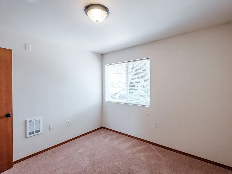 Newcastle Place Apartments — Photo 29