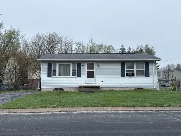 1 Birch Ln, New Oxford, PA 17350