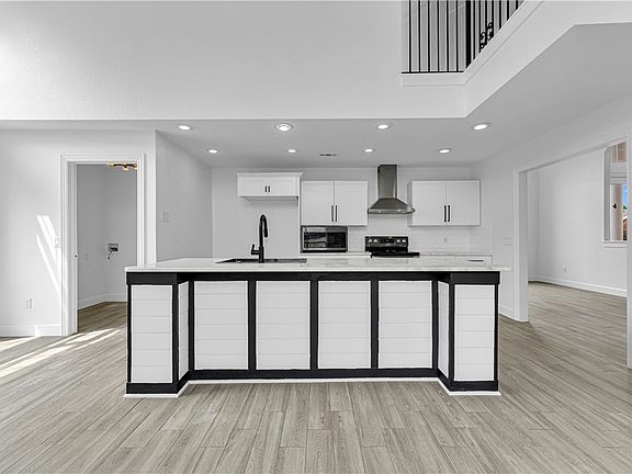 4th image of 4275 W Bell Flower Dr