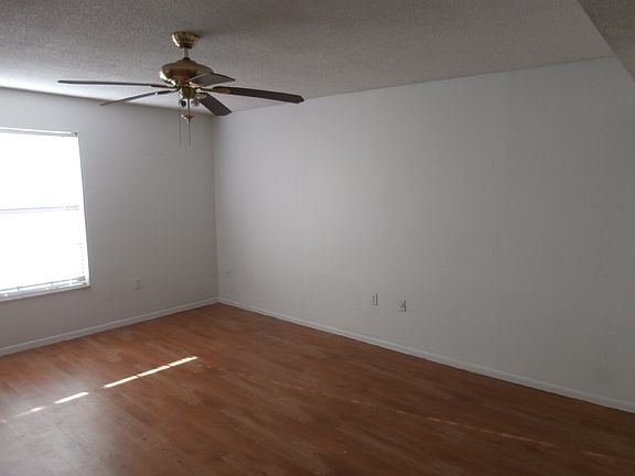 3rd image of 6077 Village Cir #6077