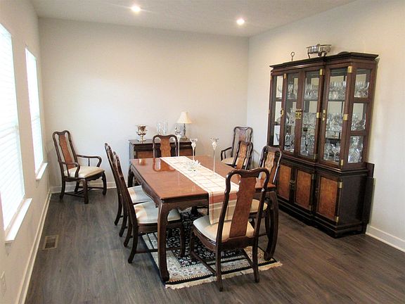 2nd image of 135 Chapel Dr W