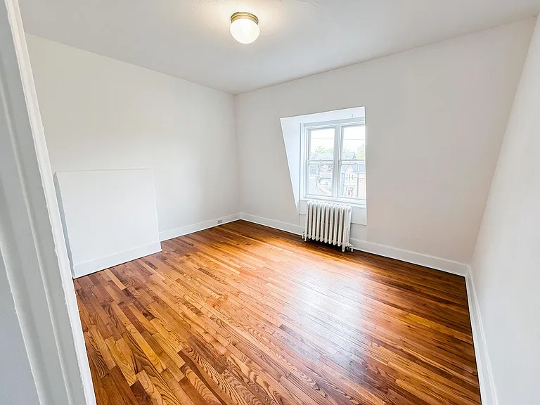 834 Warren St #6 — Photo 2
