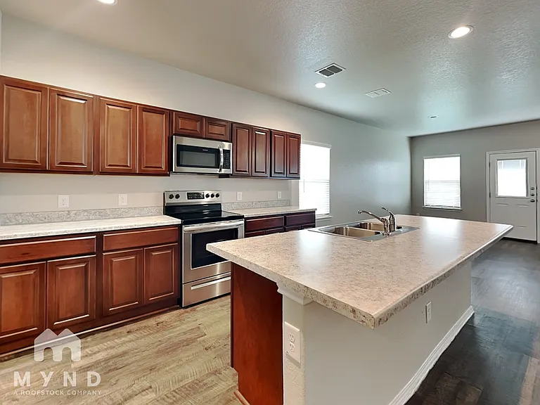 211 Stevens Smt — Photo 5