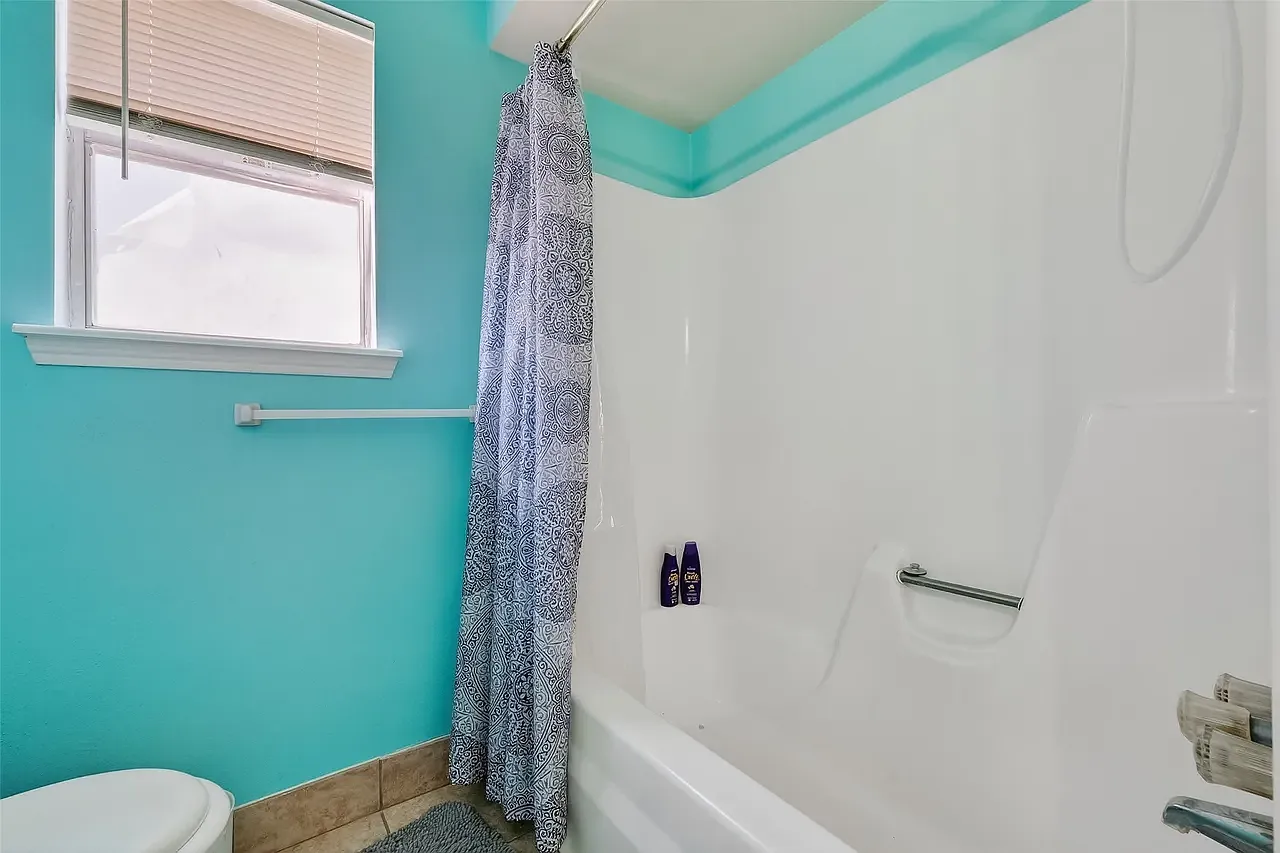 3 bed, 2.5 bath, 1700 sqft, $1,499 — Photo 3
