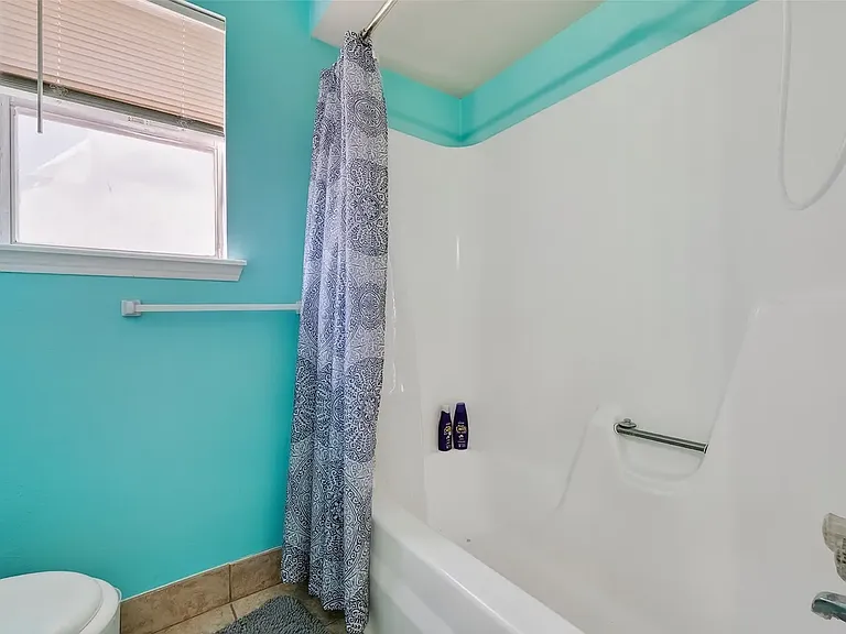 3834 Willow Spring Ln — Photo 3