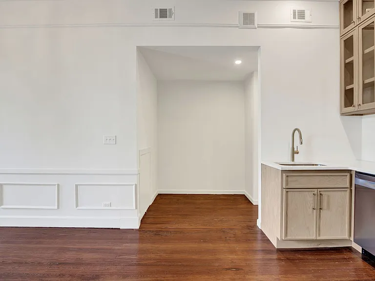 307 E Liberty St — Photo 17