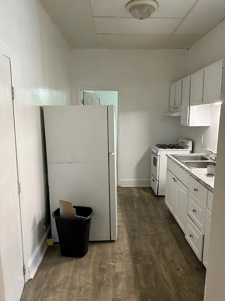 1 bed, 1.0 bath, $950 — Photo 2