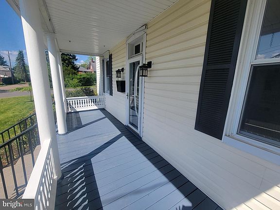 4th image of 91 Pine St