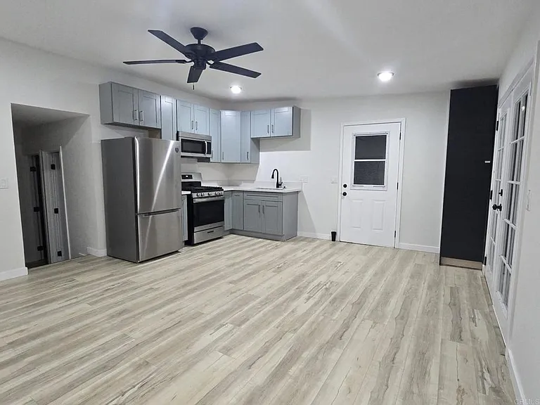 2029 E Ave — Photo 3