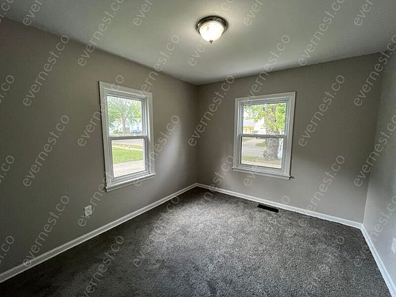 4th image of 810 E Bernhard Ave