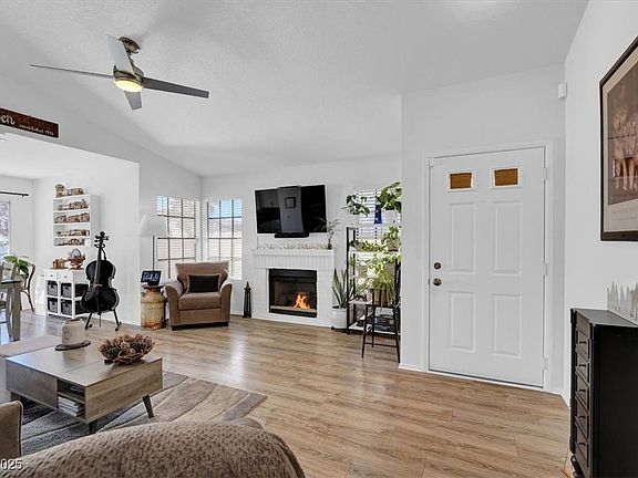 5th image of 656 Thornewood Pl