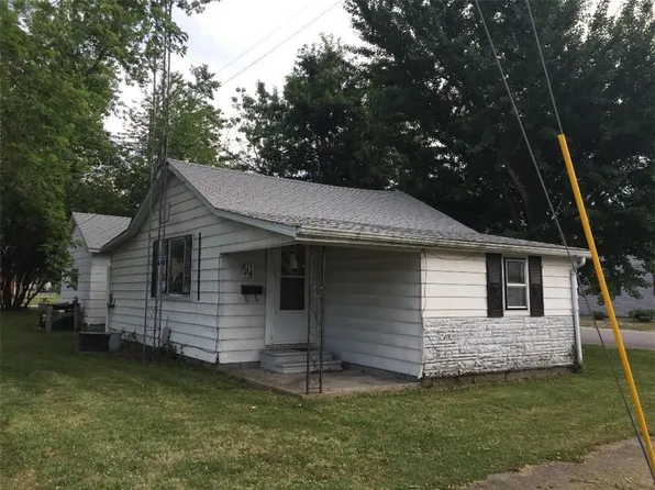 928 W Market St, Taylorville, IL 62568