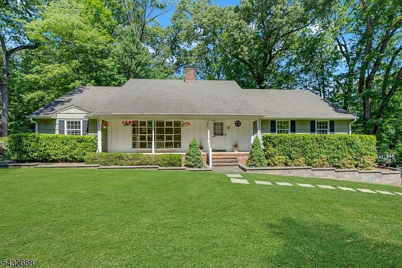 1st image of 35 Manor Dr