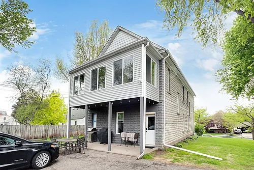1360 Dale St N Photo 1