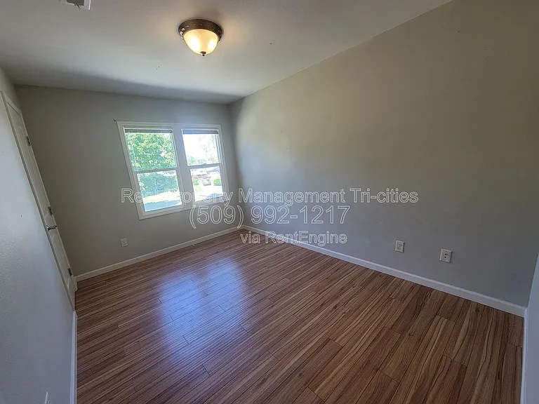 414 Douglass Ave — Photo 14