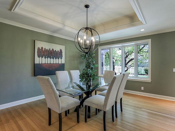 2nd image of 1227 Chateau Dr