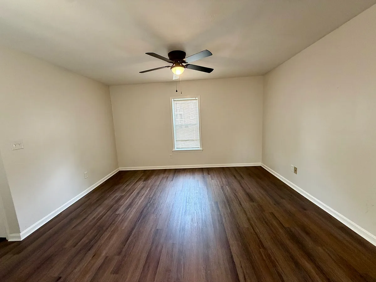 Building Photo - 215 E Ormsby Ave #4