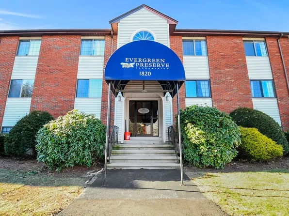 1820 Skyline Dr Unit 19, Lowell, MA 01854