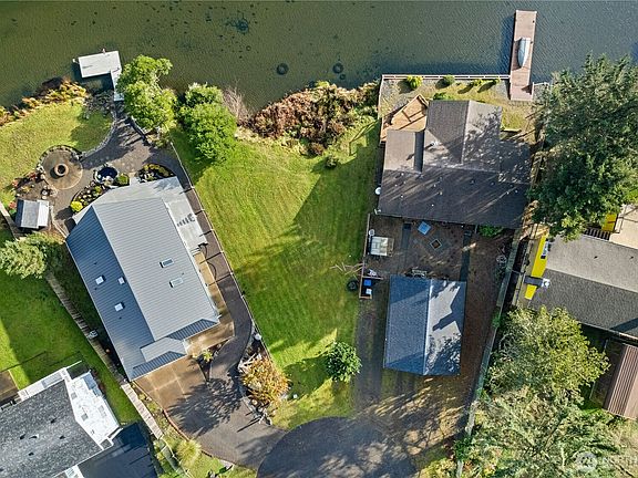 4th image of 800 Cod Court SW