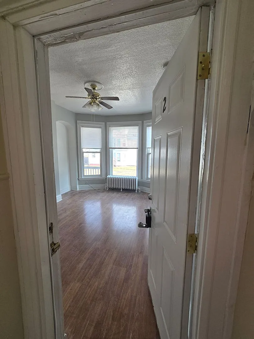 HAW2439 — Photo 1