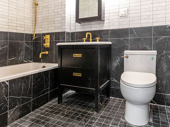 5th image of 564 Saint Johns Pl APT 422
