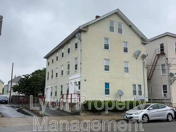 234 East St #1F, Pawtucket, RI 02860