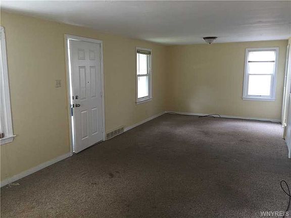 3rd image of 672 Taunton Pl
