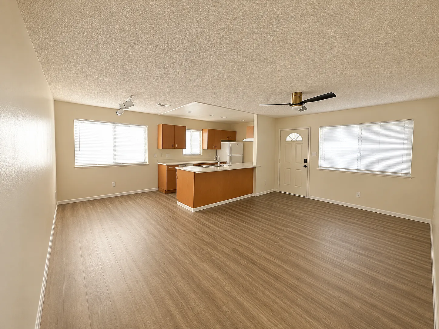 2 bed, 924 sqft, $1,650 — Photo 3