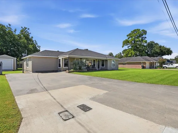 1111 Elgin Ave, Nederland, TX 77627
