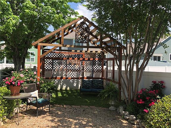 3rd image of 9521 Waterman Dr