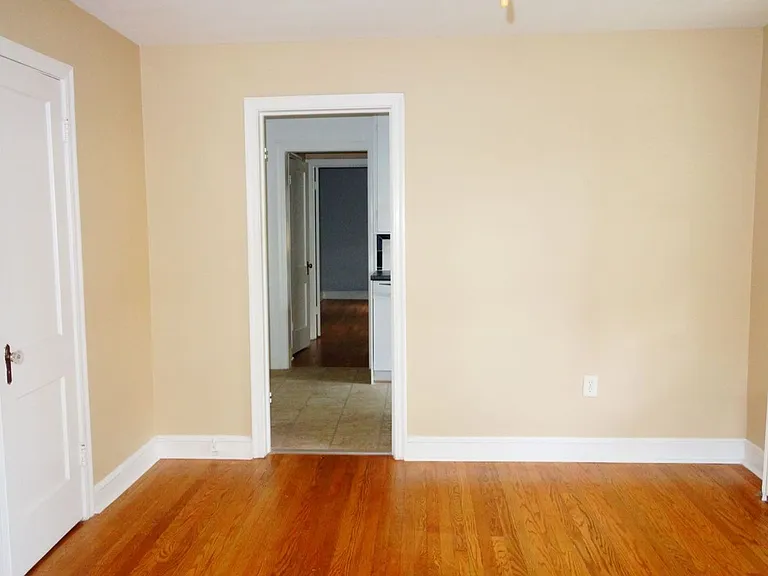 8206 Greenwood Ave — Photo 56