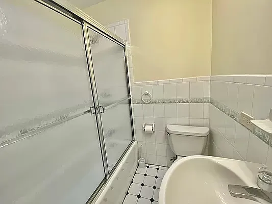 Rented by EXR | media 10