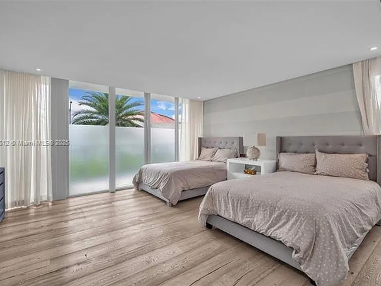 9501 Collins Ave #Townhouse 1 — Photo 29
