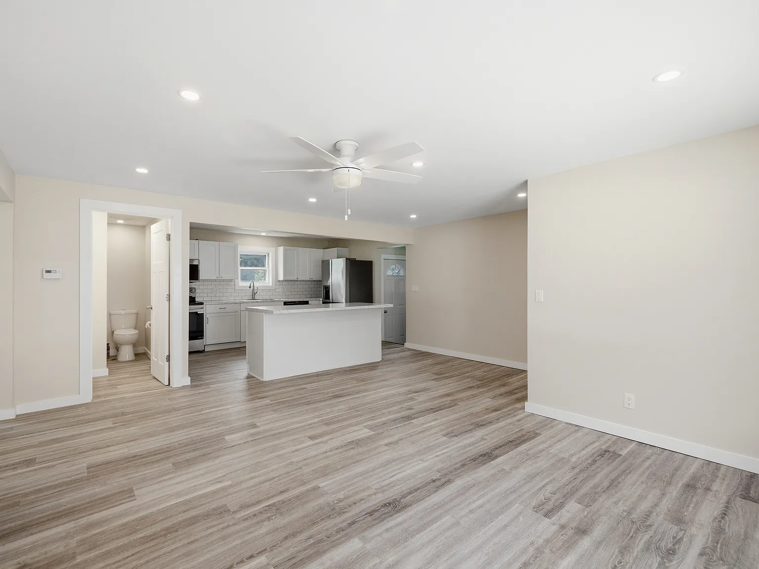 3 bed, 1597 sqft, $2,700 — Photo 4