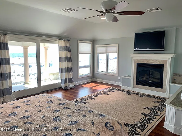 919 N Ocean Ave — Photo 30