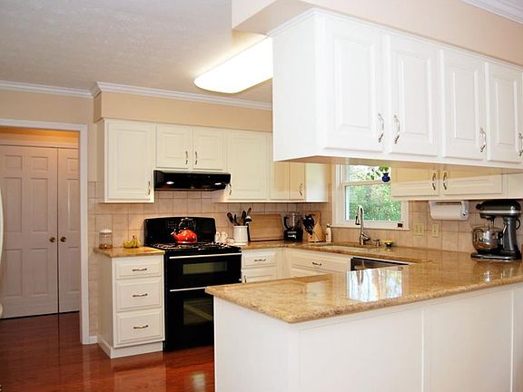 5th image of 3085 S Martadale Dr