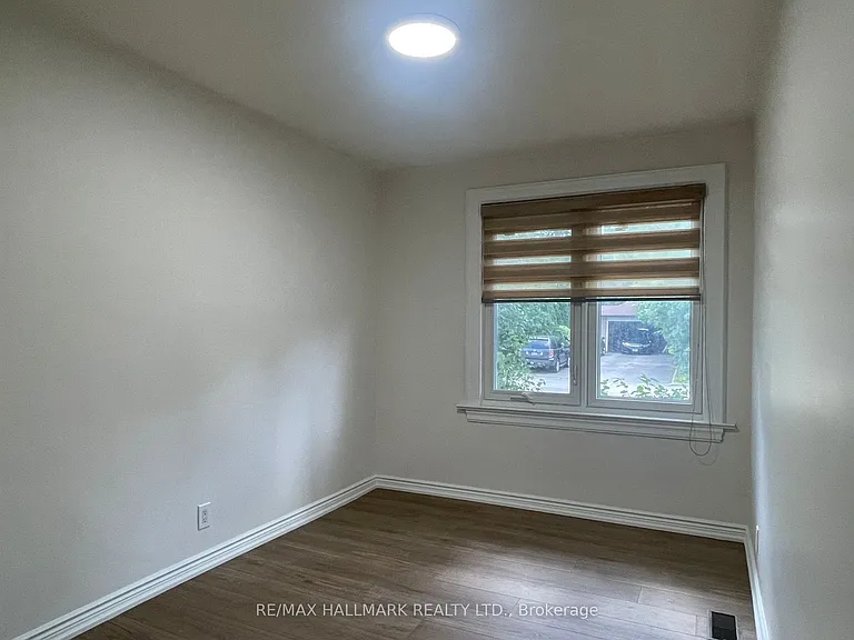116 Cartier Cres #MAIN FLOOR — Photo 14