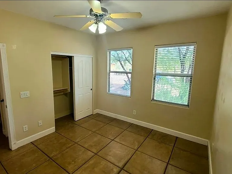 Beautiful 4 bed, 3 bath home near UofA Campus! — Photo 10